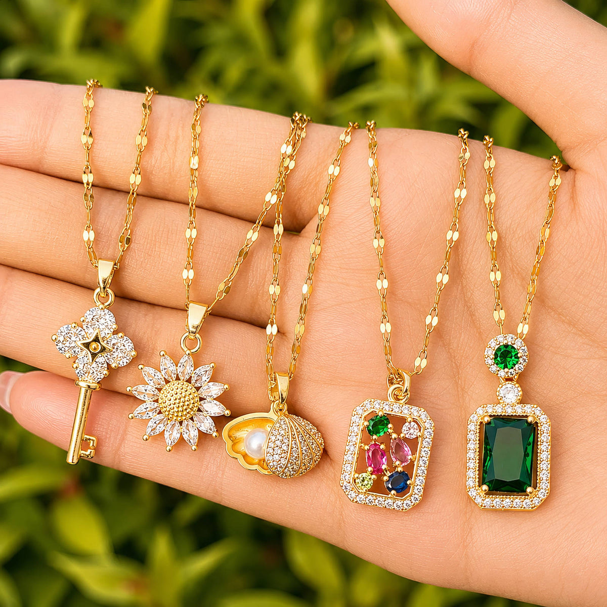 Flower PVD Gold-Plated Brass Necklace - Crystallic