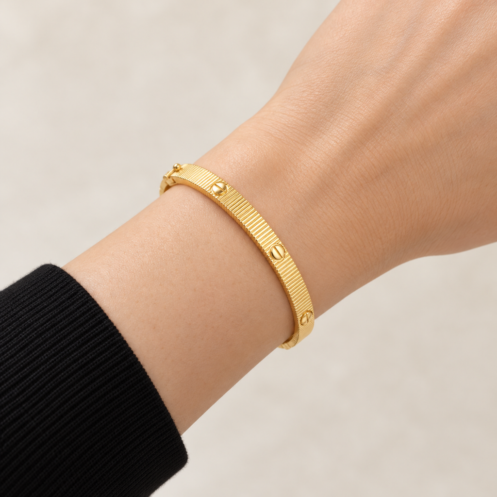 Ribbed Screw Bangle — realistic wrist try-on