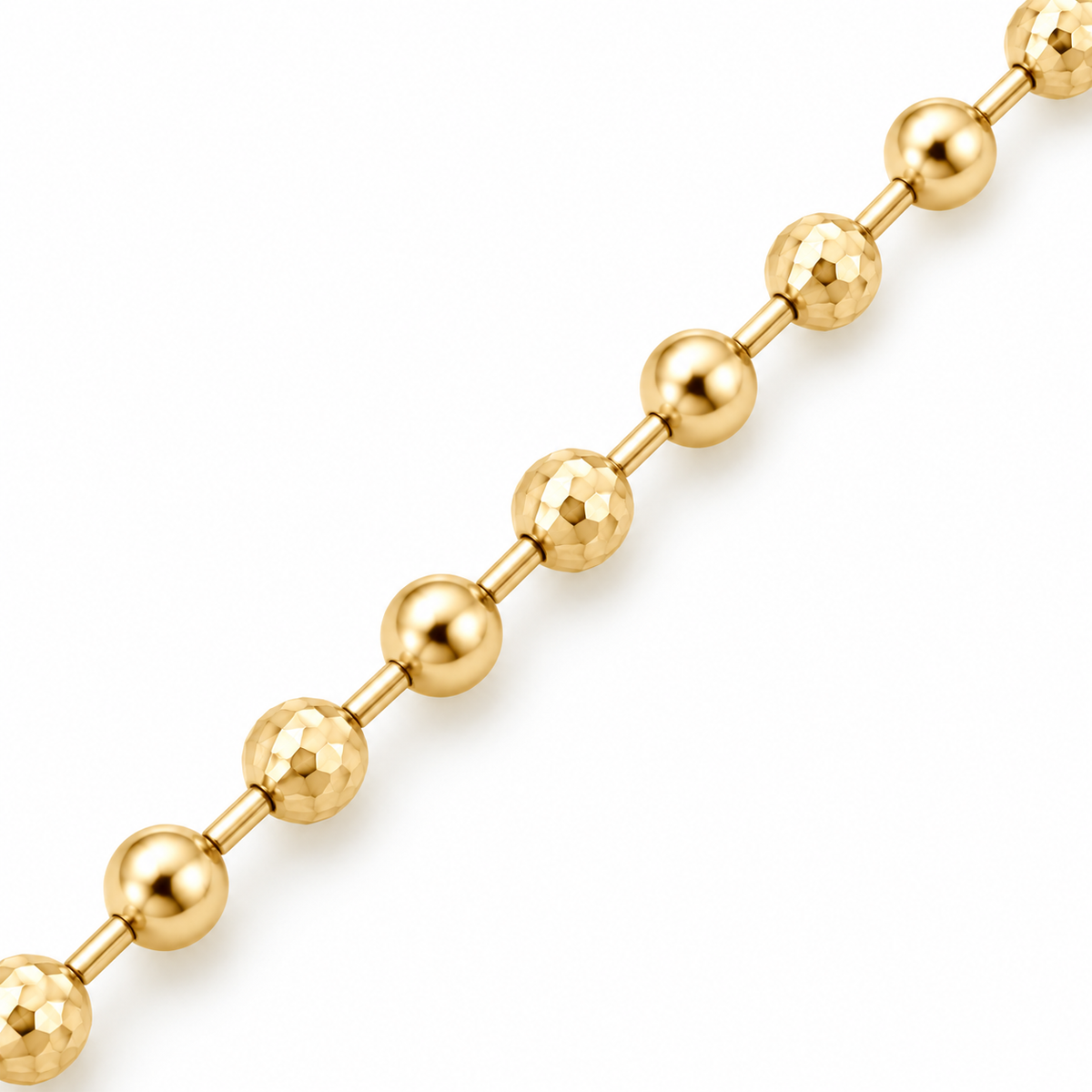 cadena hombre militar -Gold filled18k — Close up · uniform white background