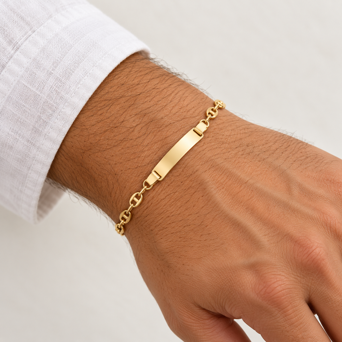 Pulsera de Identificación GUCCI Gold Filled18K — Worn view