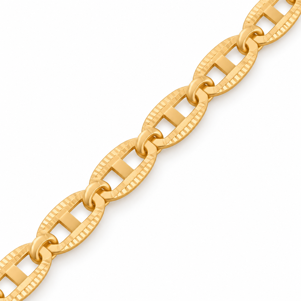 Figaro Link Chain - 18K Gold Filled — Close up · uniform white background