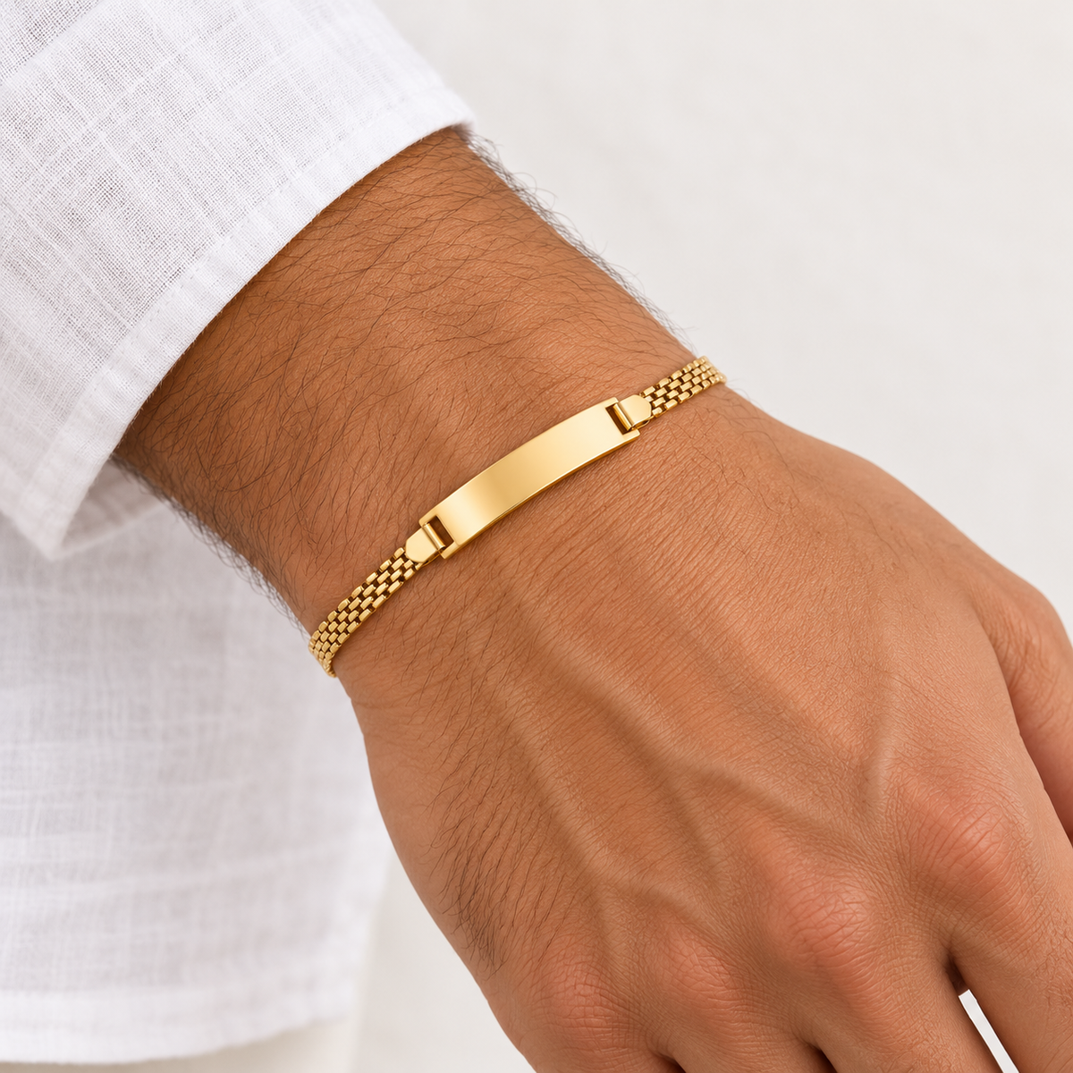 Pulsera de Identificación 18K Gold Filled — Worn view