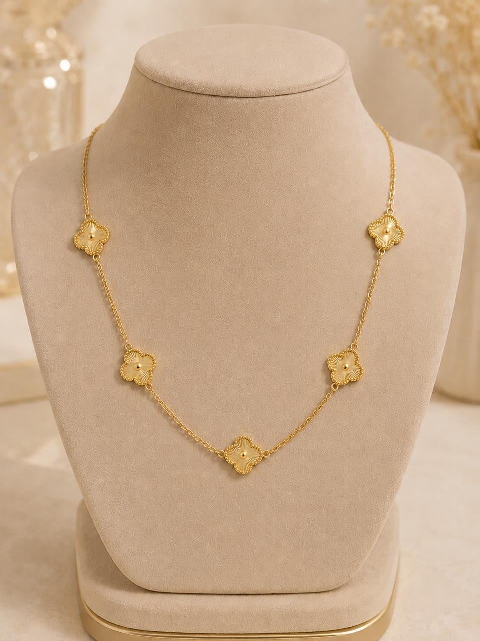Radiant Clover Pendant Necklace – Gold Plated — original product photo 1