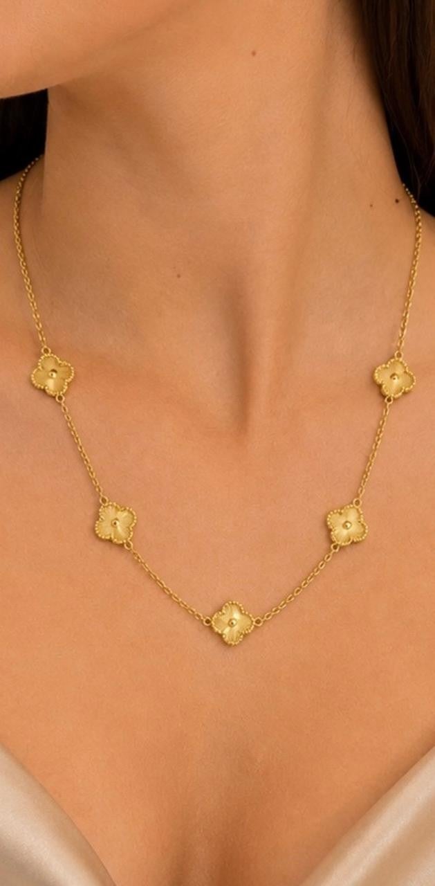 Radiant Clover Pendant Necklace – Gold Plated — original product photo 3