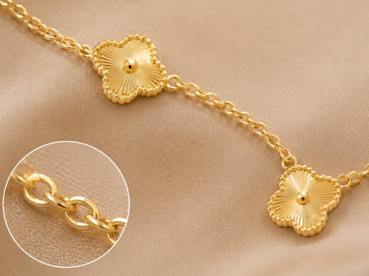 Radiant Clover Pendant Necklace – Gold Plated — original product photo 4