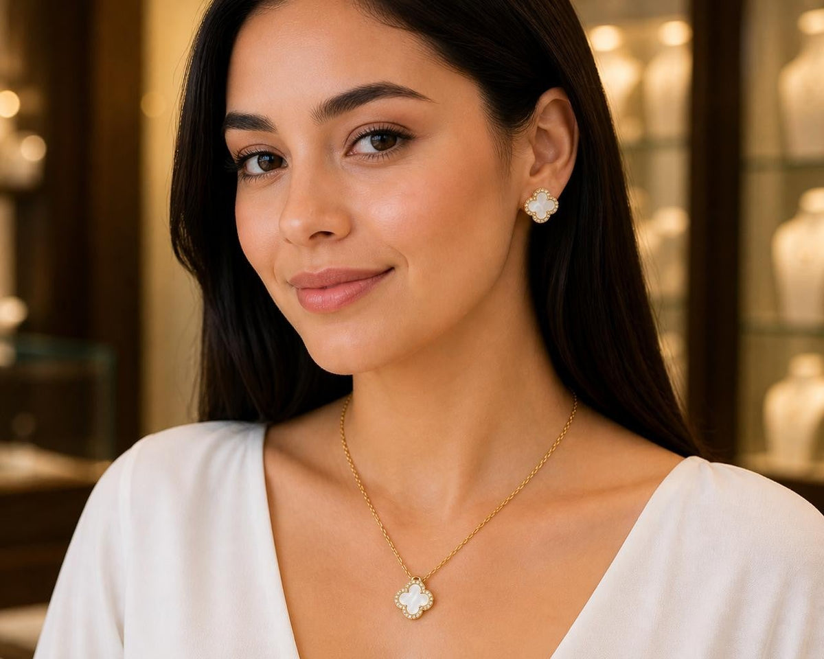 Mother-of-Pearl Clover Jewelry Set – Gold Plated — original product photo 2