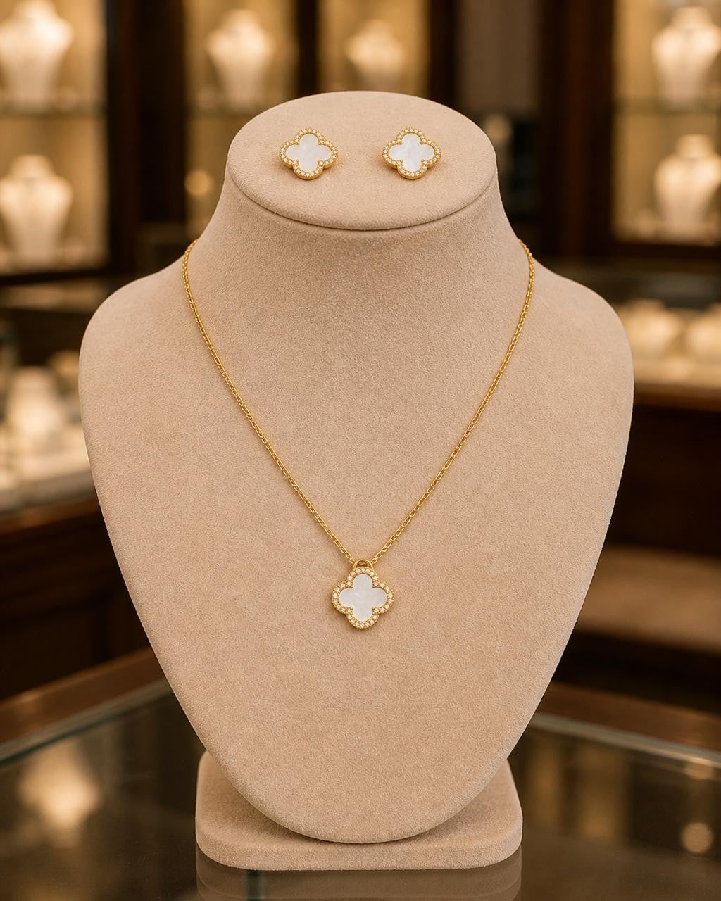Mother-of-Pearl Clover Jewelry Set – Gold Plated — original product photo 4