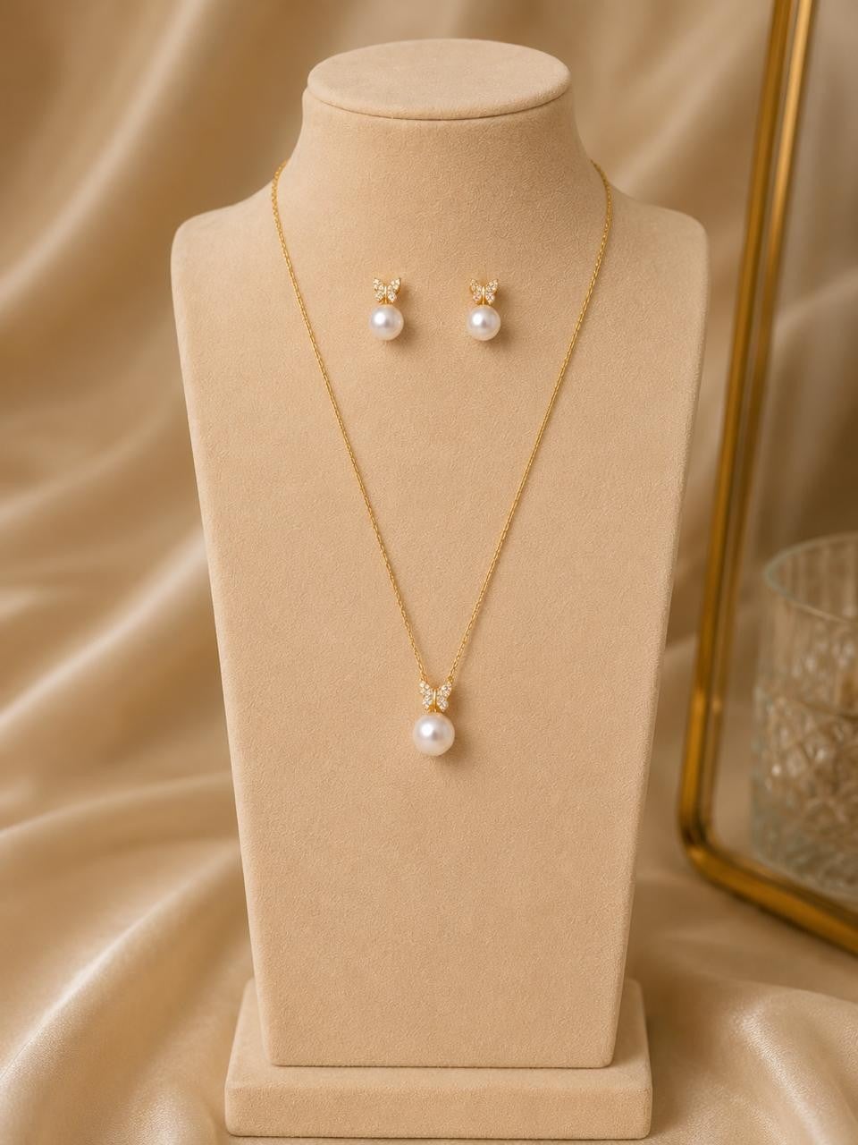 Pearl & Sparkling Bow Jewelry Set – Gold Plated — original product photo 3