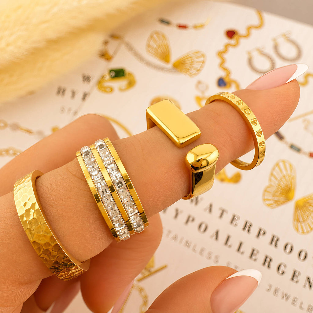 Aria Crystal Ring detail