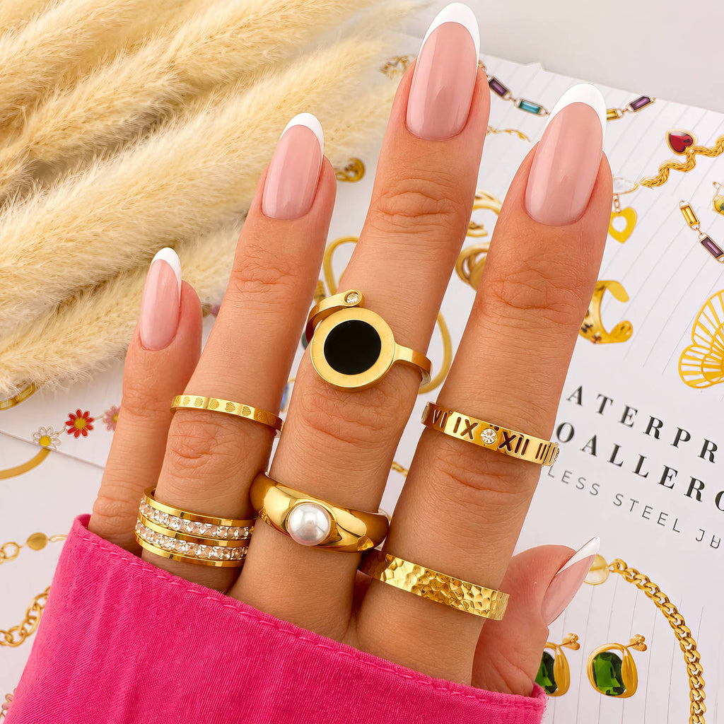 Aria Crystal Ring close-up