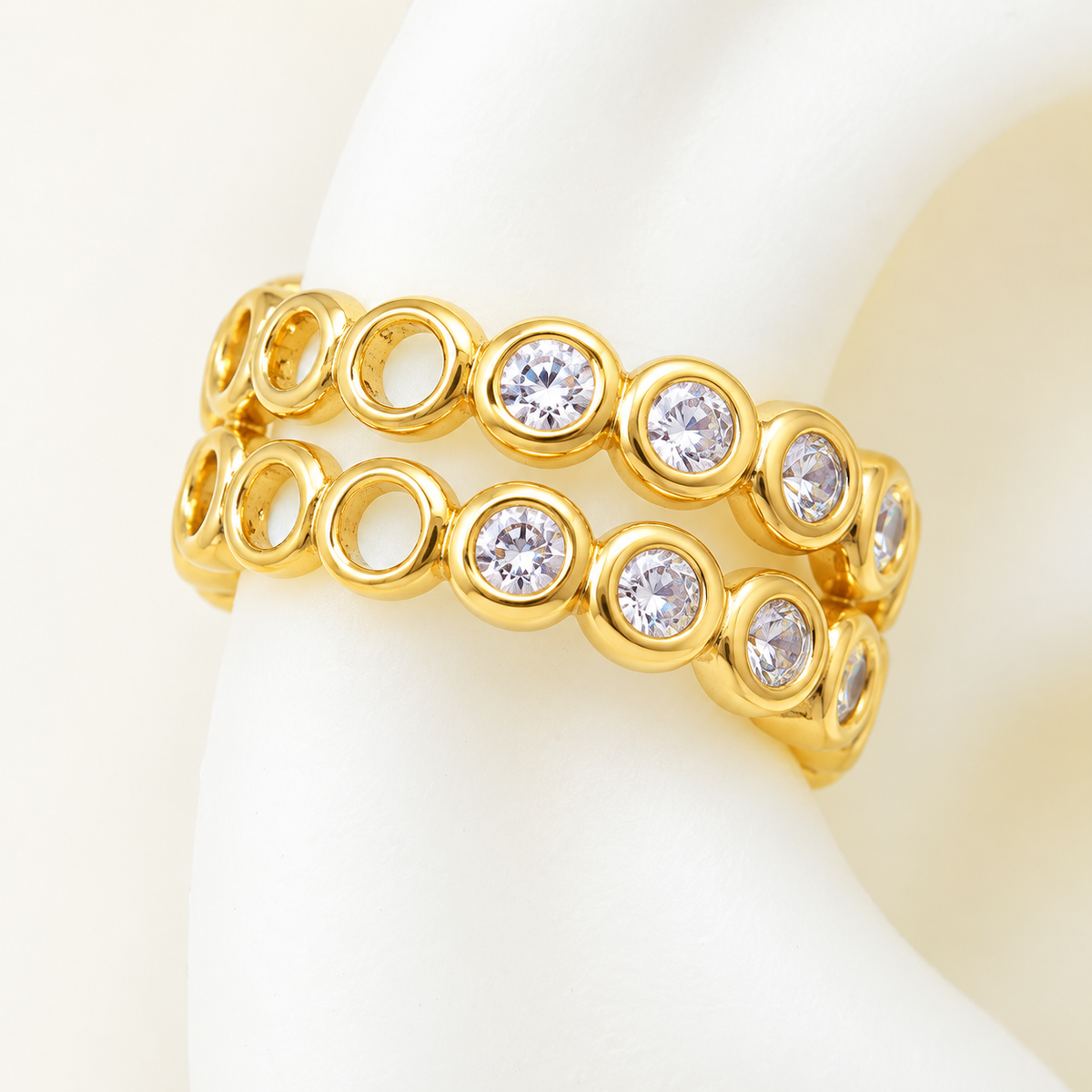 Double Circle Ear Cuff - close-up detail