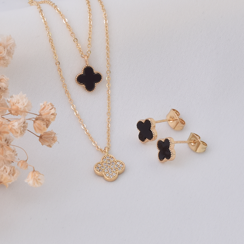 Black Clover Sparkle Jewelry Set – Gold Plated — close-up, square format