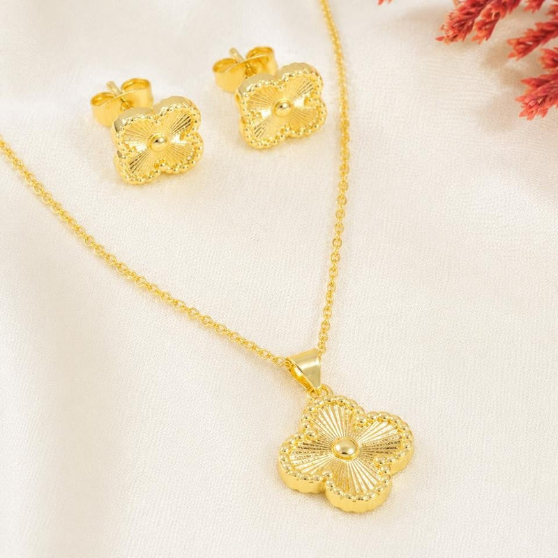 Deluxe Clover Jewelry Set – Gold Plated — close-up, square format