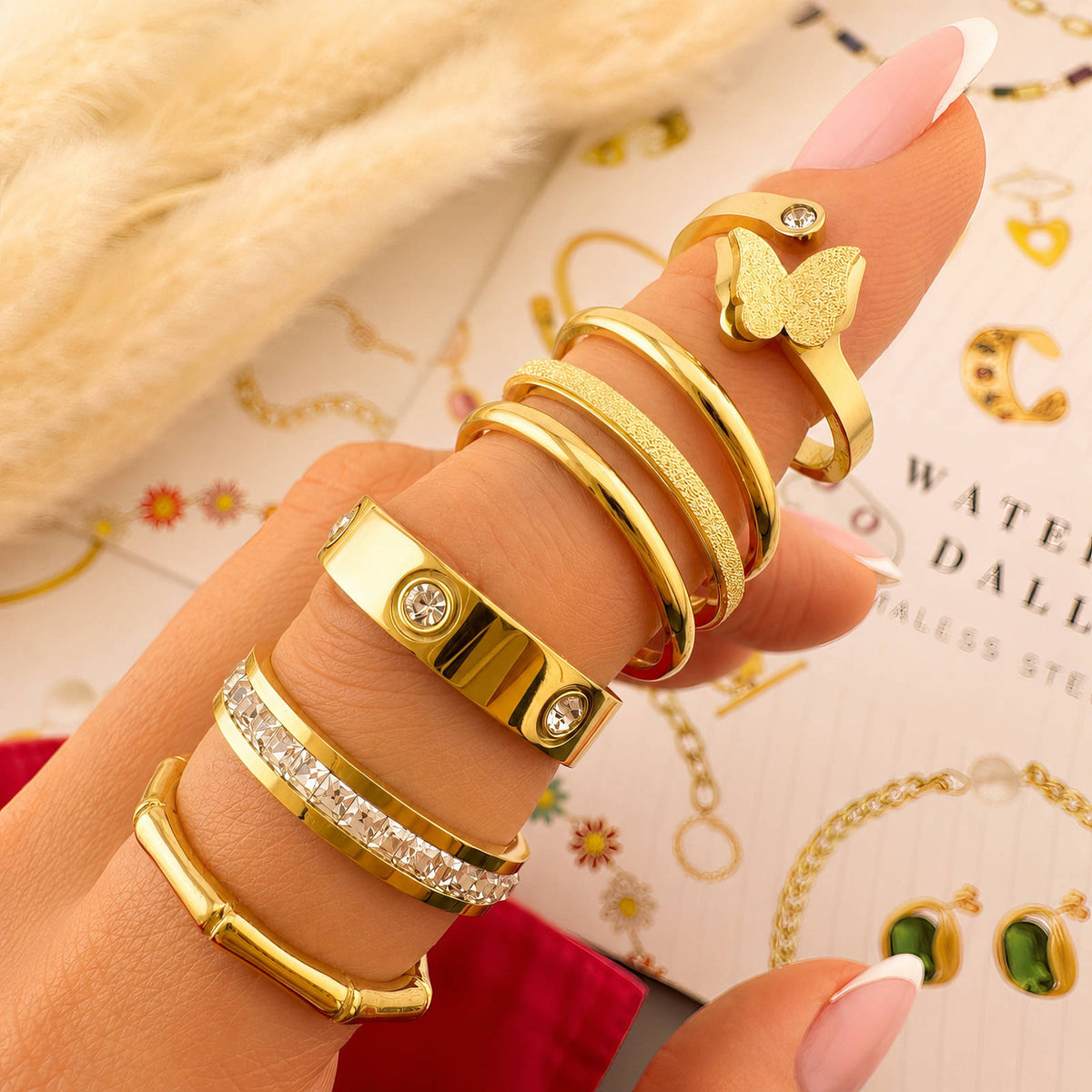 Lumi Crystal Ring detail